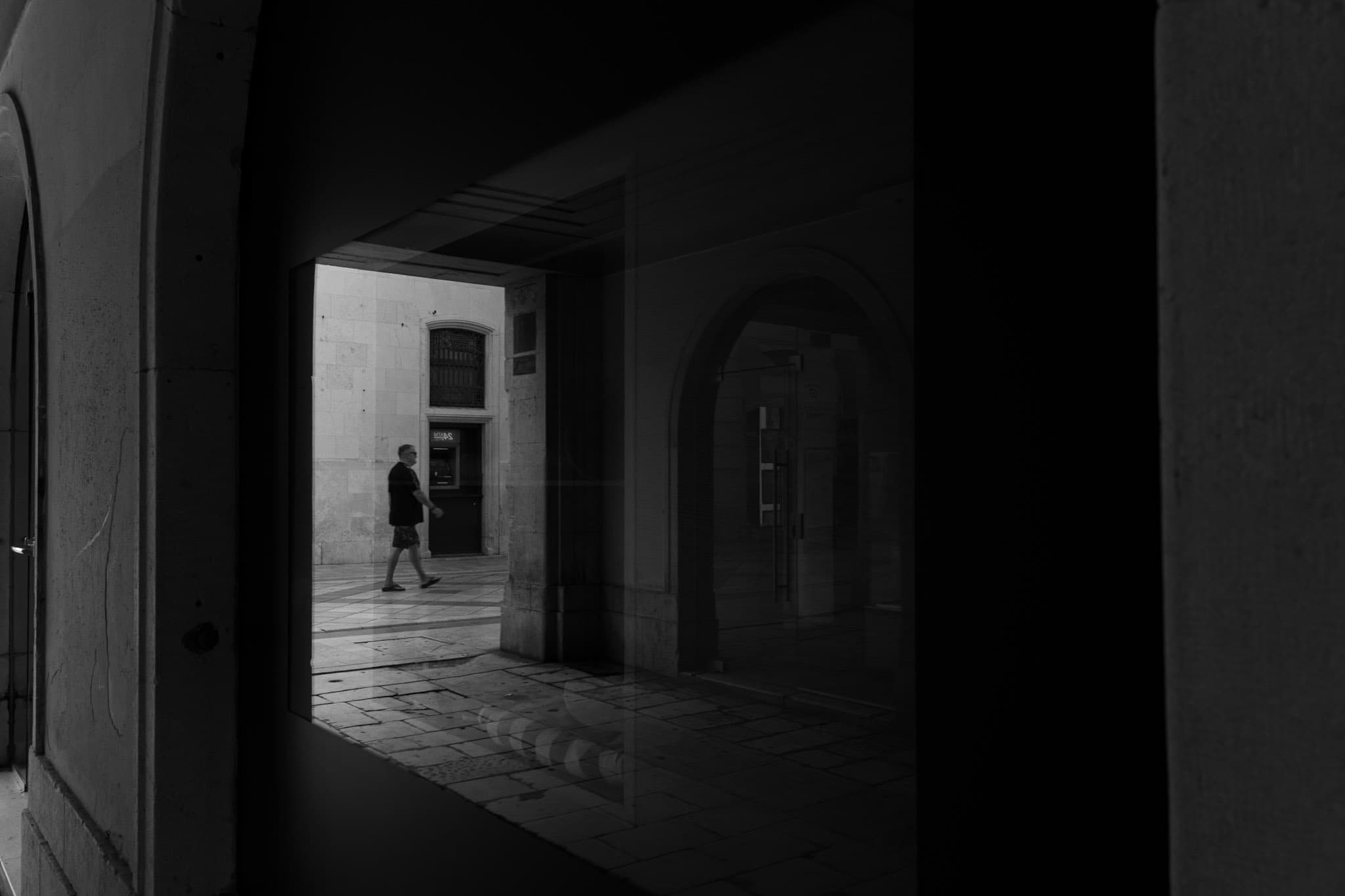b&w 1 photo.