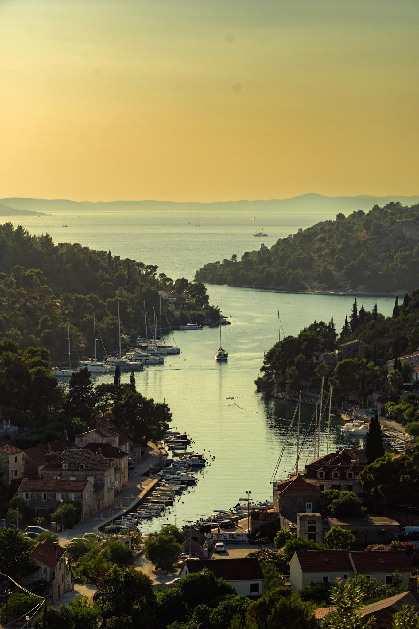 Island-Brac-Bobovisca photo.